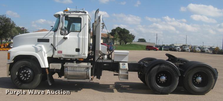 image for item DC1306 2006 Mack CH600 semi truck
