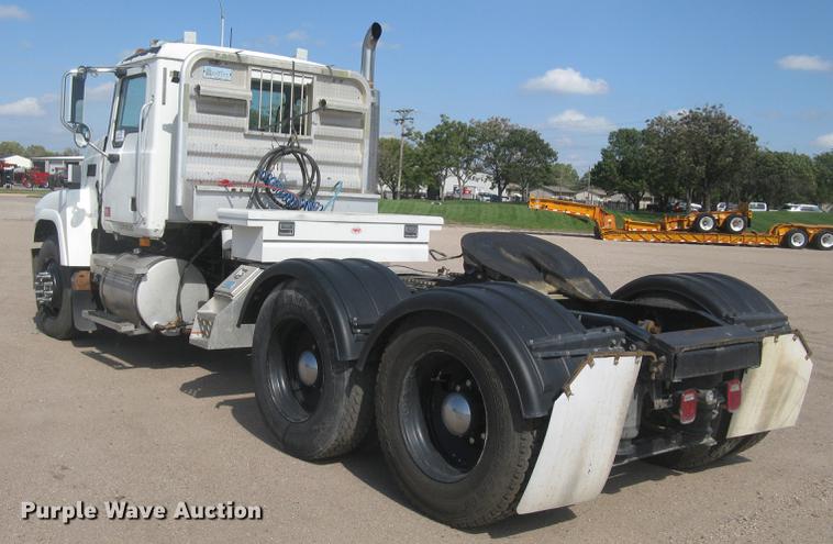 image for item DC1306 2006 Mack CH600 semi truck