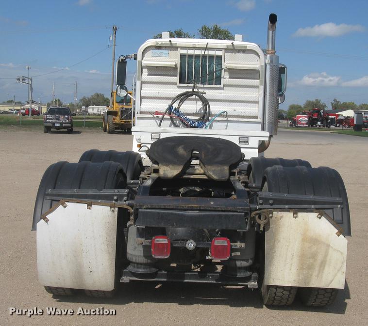 image for item DC1306 2006 Mack CH600 semi truck