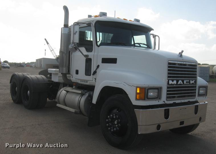 image for item DC1306 2006 Mack CH600 semi truck