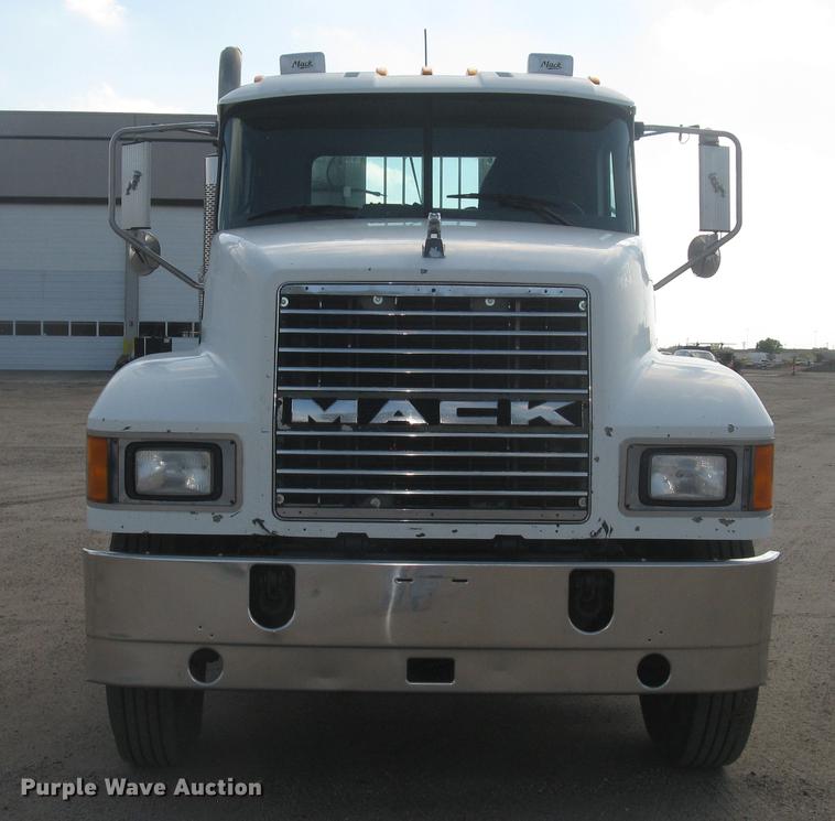image for item DC1306 2006 Mack CH600 semi truck
