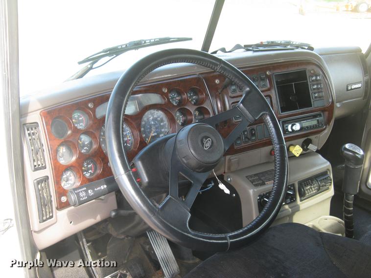 image for item DC1306 2006 Mack CH600 semi truck