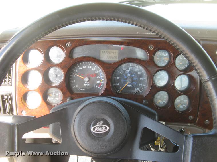 image for item DC1306 2006 Mack CH600 semi truck