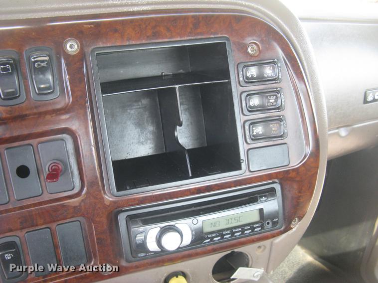 image for item DC1306 2006 Mack CH600 semi truck