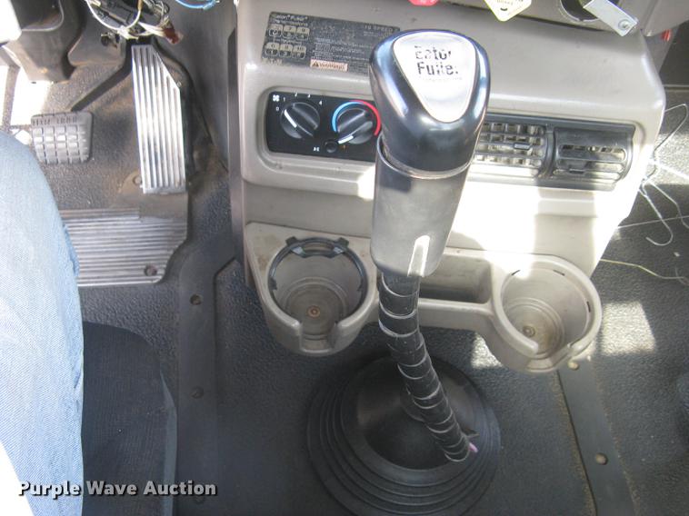 image for item DC1306 2006 Mack CH600 semi truck