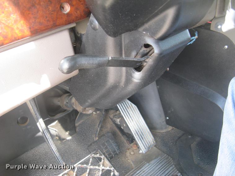 image for item DC1306 2006 Mack CH600 semi truck