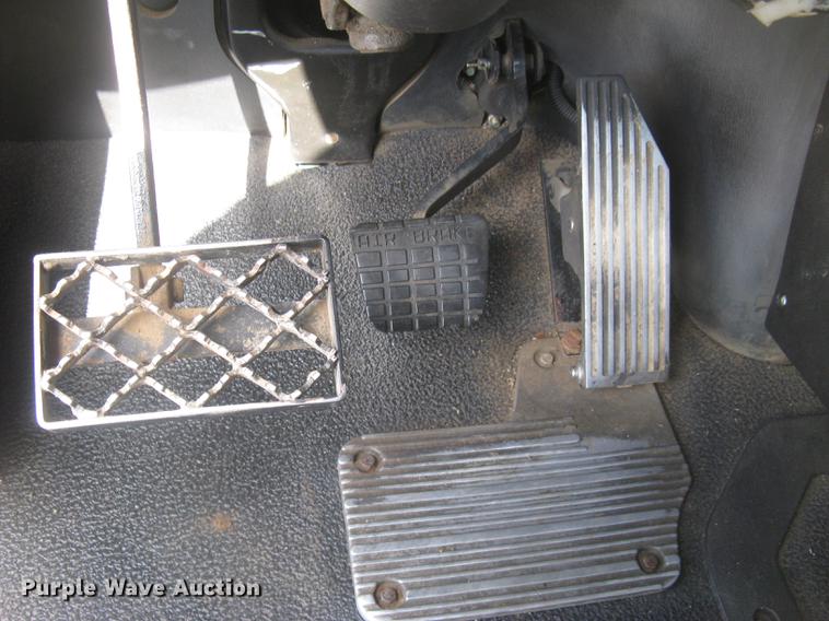 image for item DC1306 2006 Mack CH600 semi truck