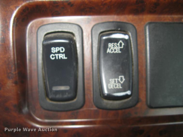 image for item DC1306 2006 Mack CH600 semi truck