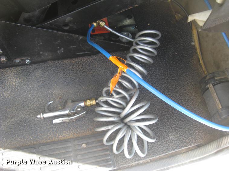 image for item DC1306 2006 Mack CH600 semi truck