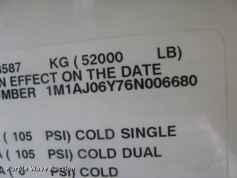 image for item DC1306 2006 Mack CH600 semi truck