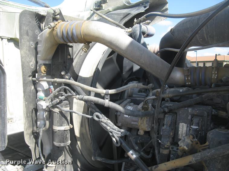 image for item DC1306 2006 Mack CH600 semi truck