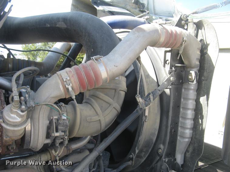 image for item DC1306 2006 Mack CH600 semi truck