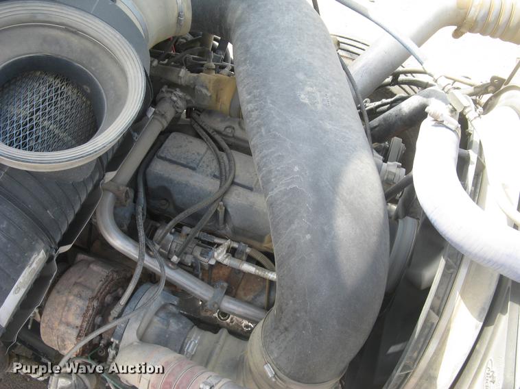 image for item DC1306 2006 Mack CH600 semi truck