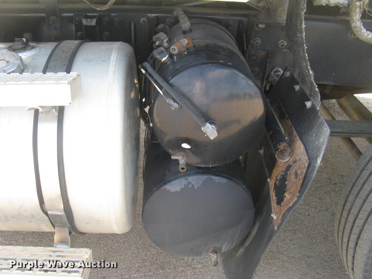 image for item DC1306 2006 Mack CH600 semi truck