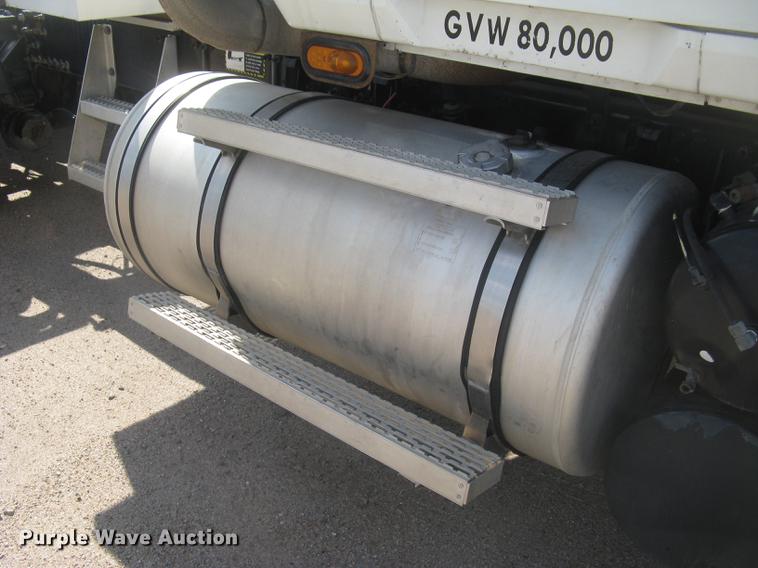 image for item DC1306 2006 Mack CH600 semi truck