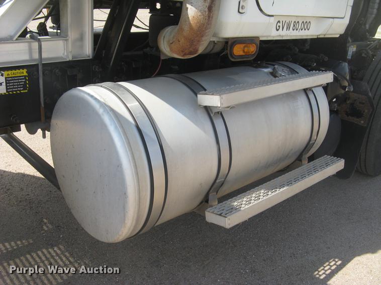 image for item DC1306 2006 Mack CH600 semi truck