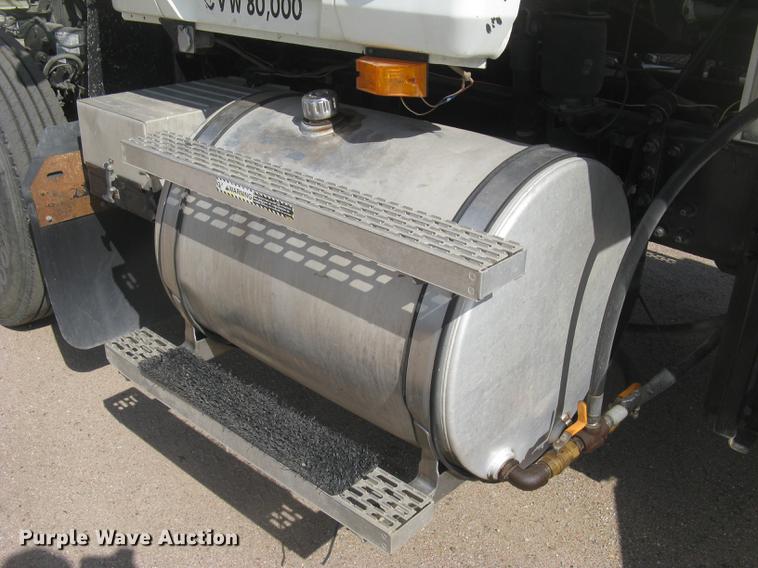 image for item DC1306 2006 Mack CH600 semi truck