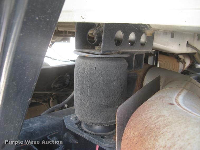 image for item DC1306 2006 Mack CH600 semi truck