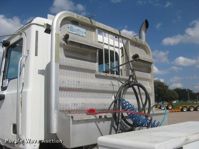 image for item DC1306 2006 Mack CH600 semi truck