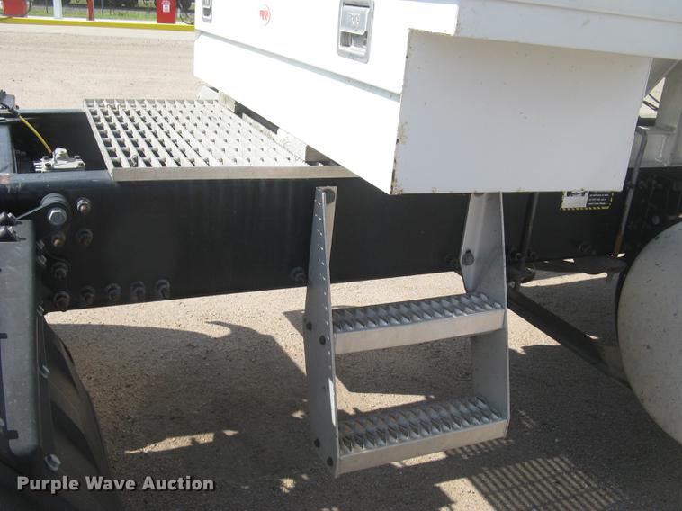 image for item DC1306 2006 Mack CH600 semi truck