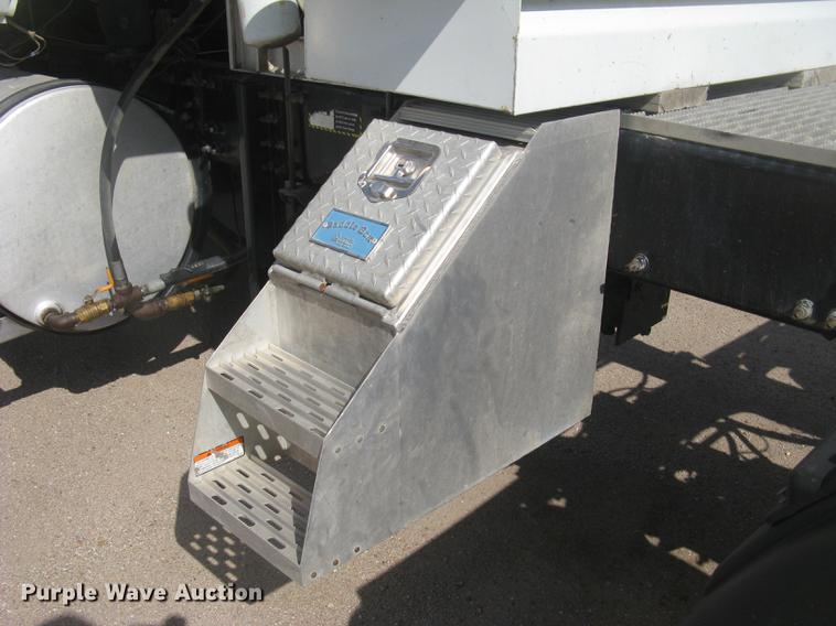 image for item DC1306 2006 Mack CH600 semi truck