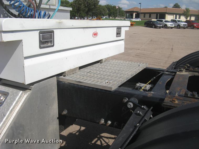 image for item DC1306 2006 Mack CH600 semi truck