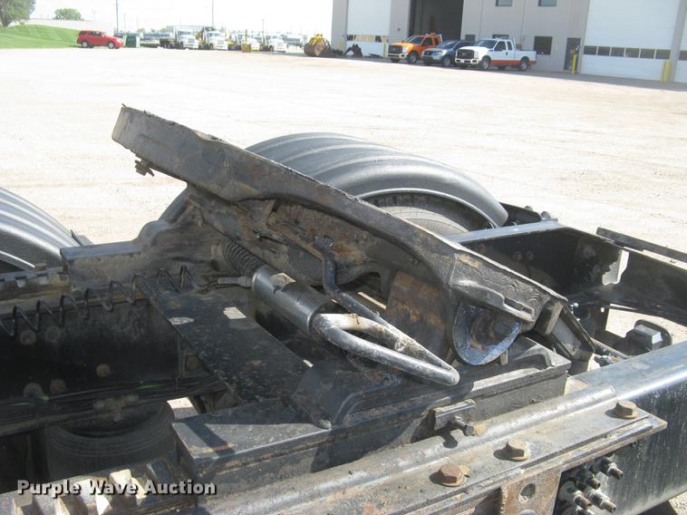 image for item DC1306 2006 Mack CH600 semi truck