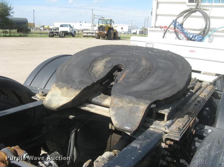 image for item DC1306 2006 Mack CH600 semi truck