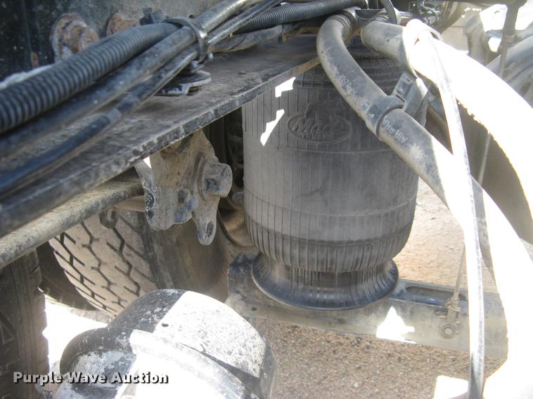 image for item DC1306 2006 Mack CH600 semi truck