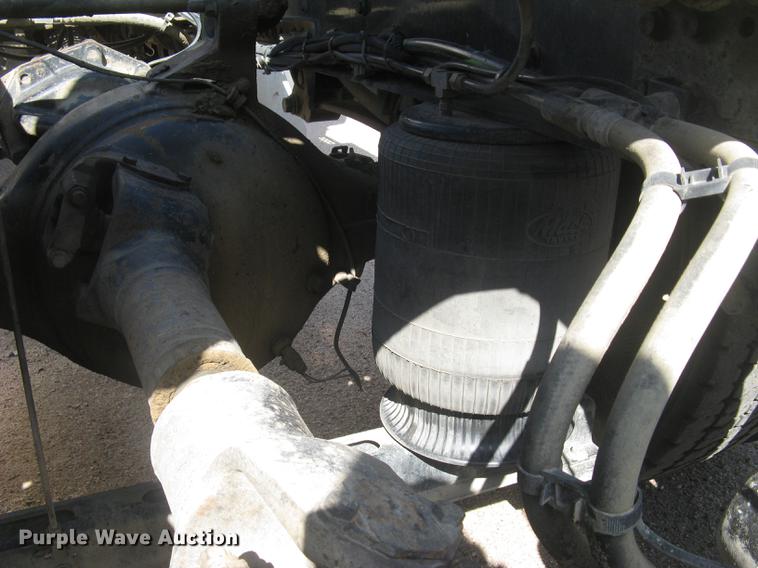 image for item DC1306 2006 Mack CH600 semi truck