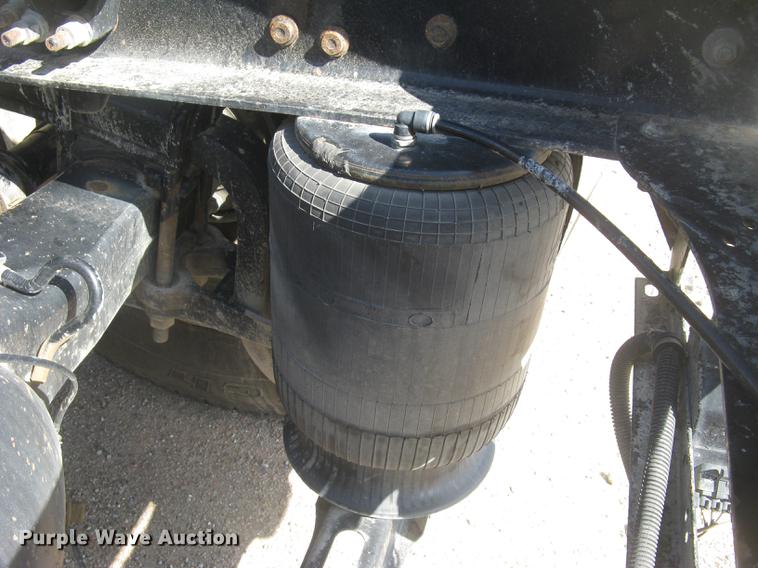 image for item DC1306 2006 Mack CH600 semi truck