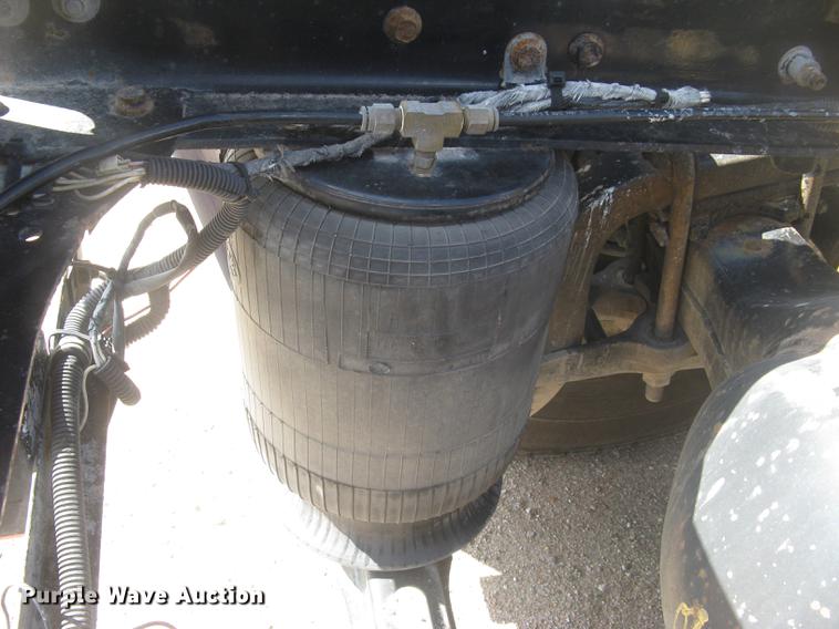 image for item DC1306 2006 Mack CH600 semi truck