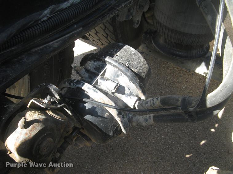 image for item DC1306 2006 Mack CH600 semi truck