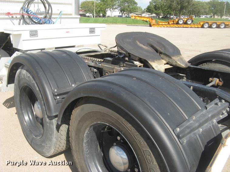 image for item DC1306 2006 Mack CH600 semi truck