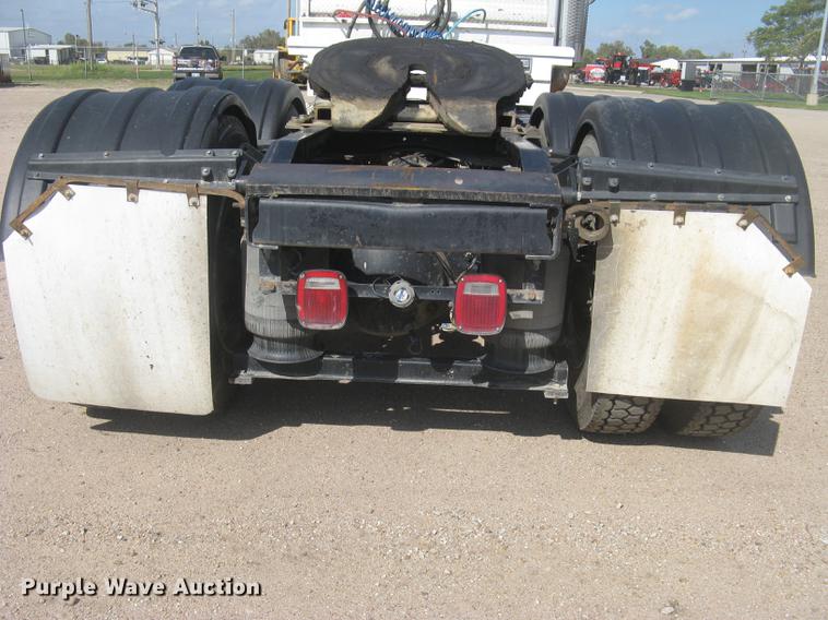 image for item DC1306 2006 Mack CH600 semi truck