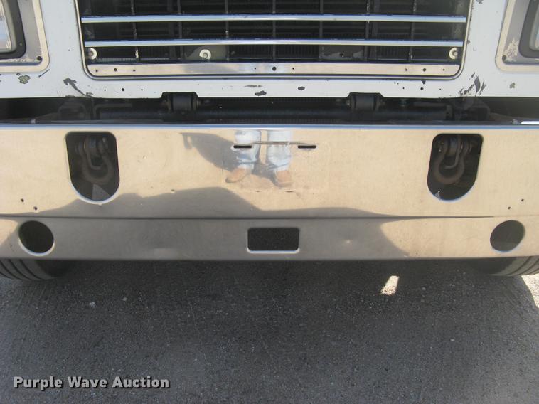 image for item DC1306 2006 Mack CH600 semi truck