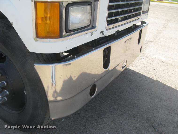 image for item DC1306 2006 Mack CH600 semi truck