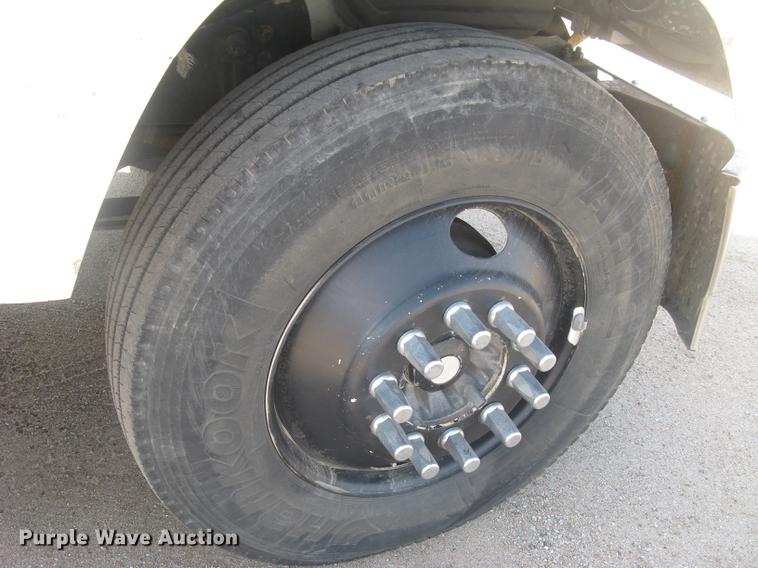 image for item DC1306 2006 Mack CH600 semi truck