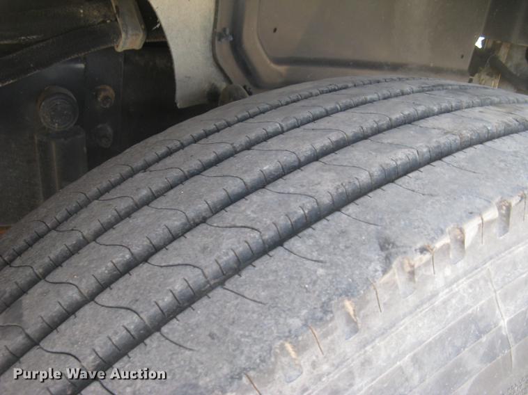 image for item DC1306 2006 Mack CH600 semi truck