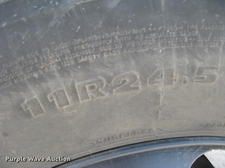 image for item DC1306 2006 Mack CH600 semi truck