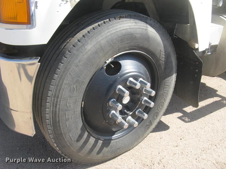 image for item DC1306 2006 Mack CH600 semi truck