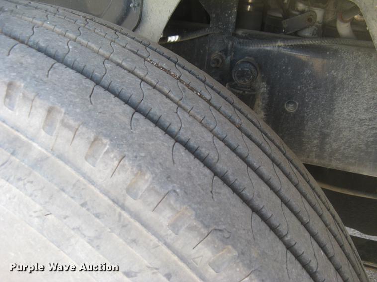 image for item DC1306 2006 Mack CH600 semi truck