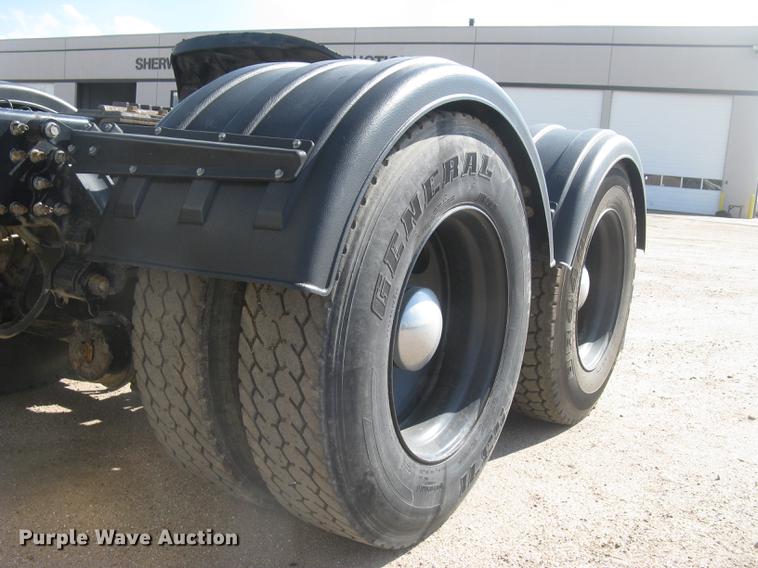 image for item DC1306 2006 Mack CH600 semi truck