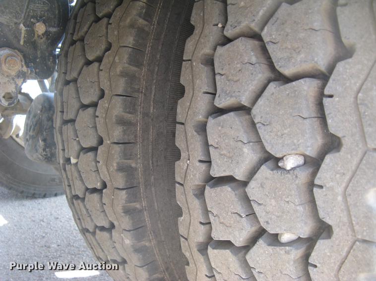 image for item DC1306 2006 Mack CH600 semi truck