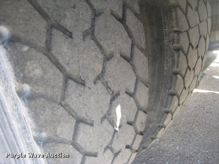 image for item DC1306 2006 Mack CH600 semi truck