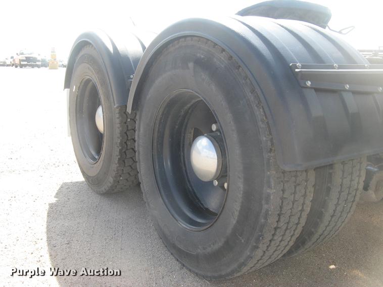 image for item DC1306 2006 Mack CH600 semi truck