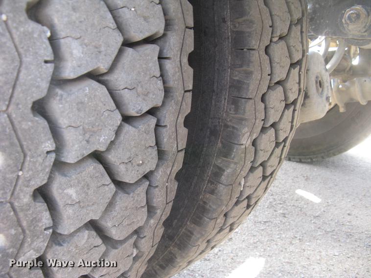 image for item DC1306 2006 Mack CH600 semi truck