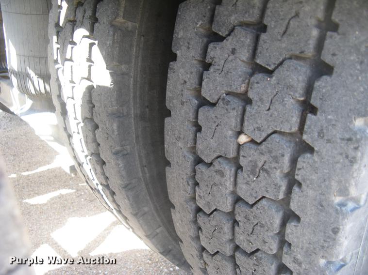 image for item DC1306 2006 Mack CH600 semi truck