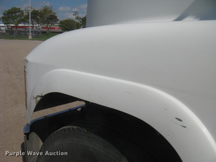 image for item DC1306 2006 Mack CH600 semi truck