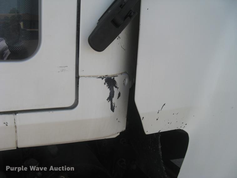 image for item DC1306 2006 Mack CH600 semi truck